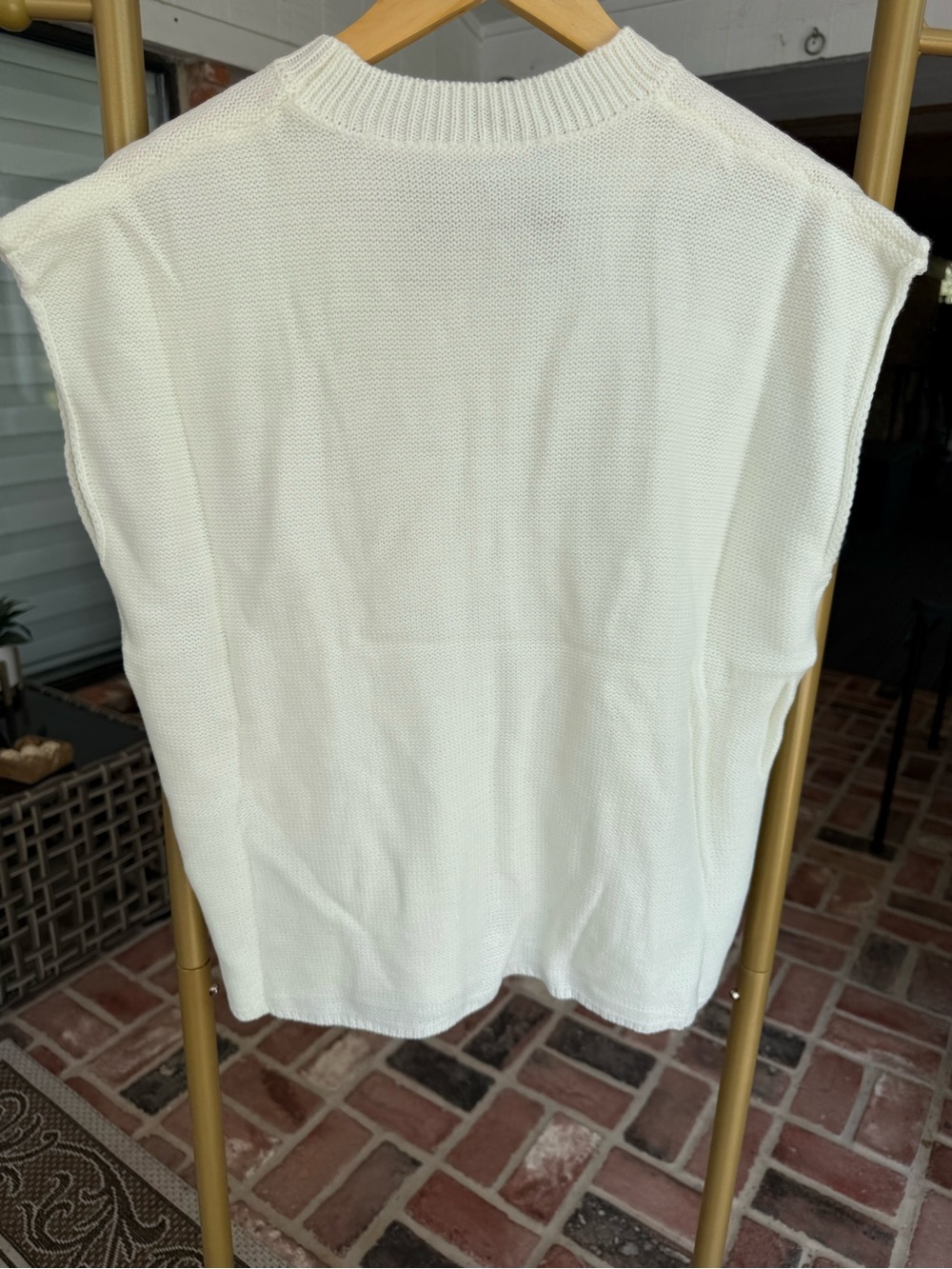 Women's Ivory Sleeveless Knit Sweater Top Size M - Picture 2 of 5